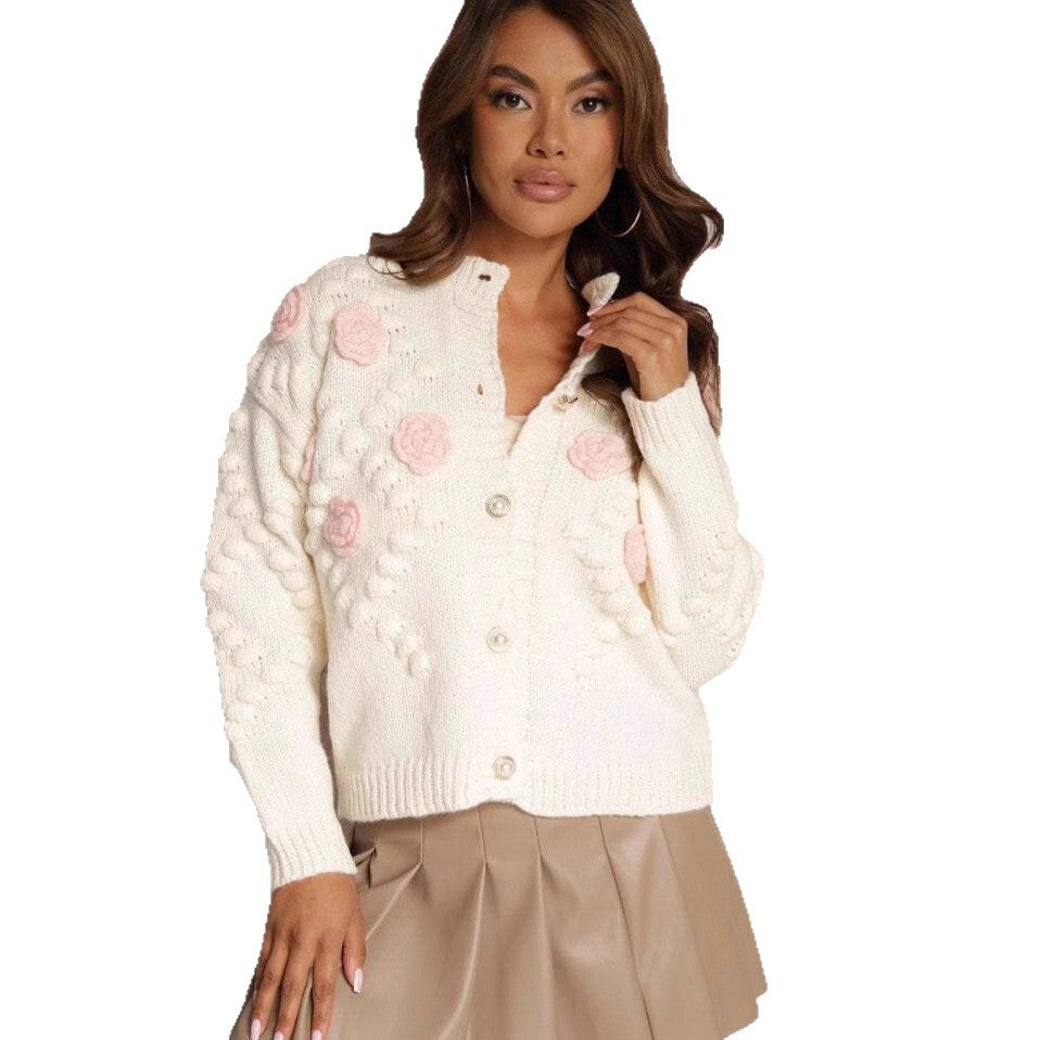 Kvinnors kofta med blommiga appliqué och trendig knappdesign Mirla-Eva Jonsson