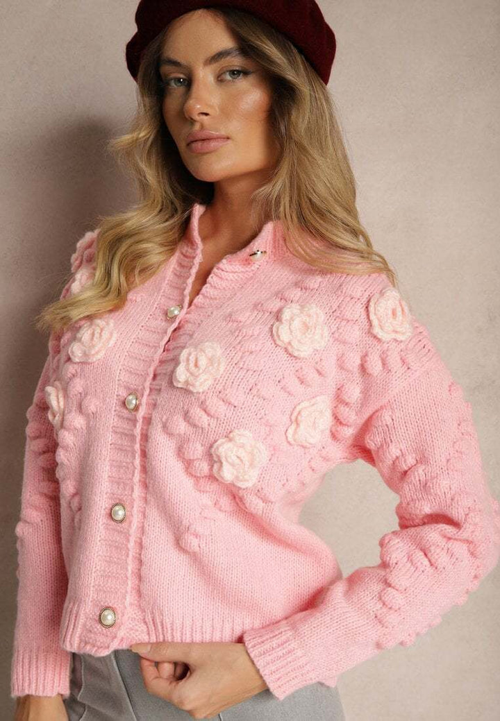 Kvinnors kofta med blommiga appliqué och trendig knappdesign Mirla-Eva Jonsson