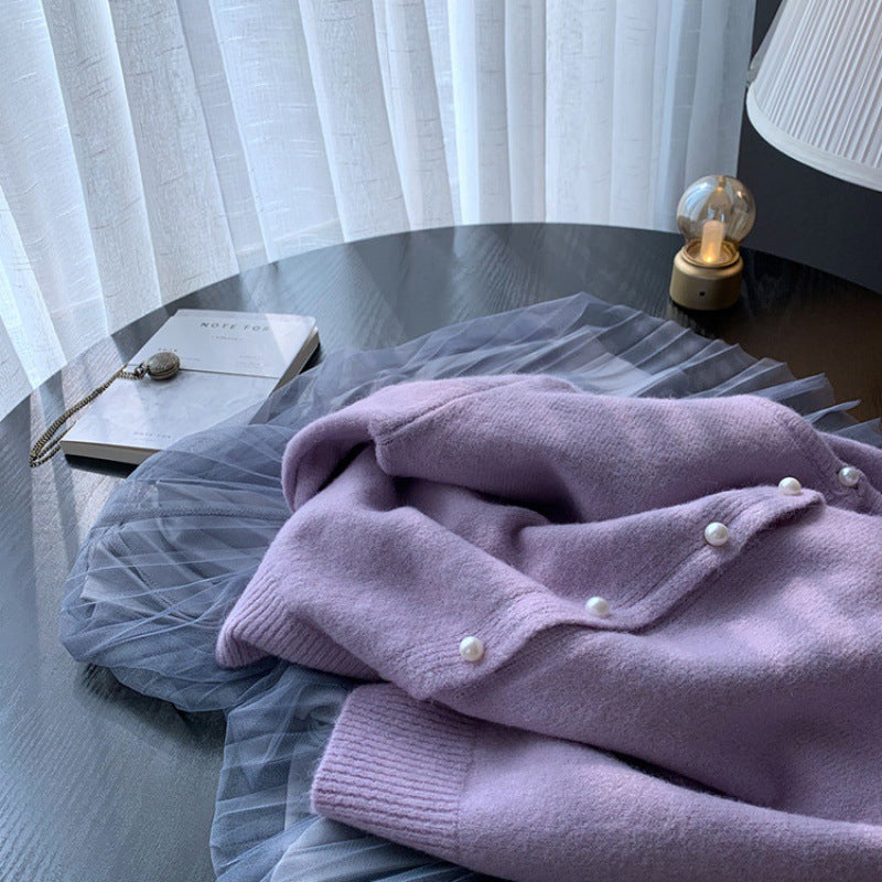 Kvinnors kofta med eleganta pärlknappar och modern design Mirla-Eva Jonsson
