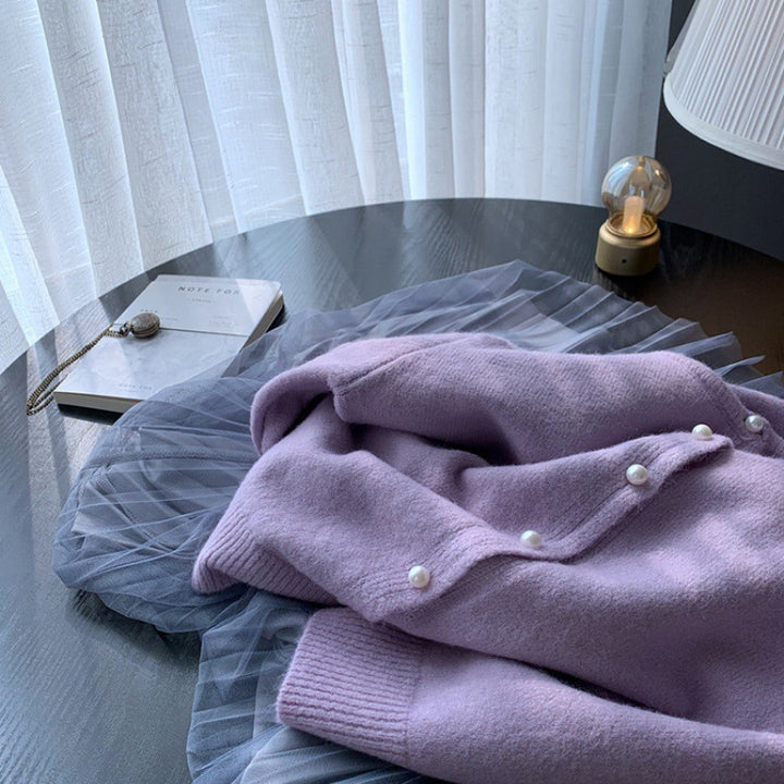 Kvinnors kofta med eleganta pärlknappar och modern design Mirla-Eva Jonsson