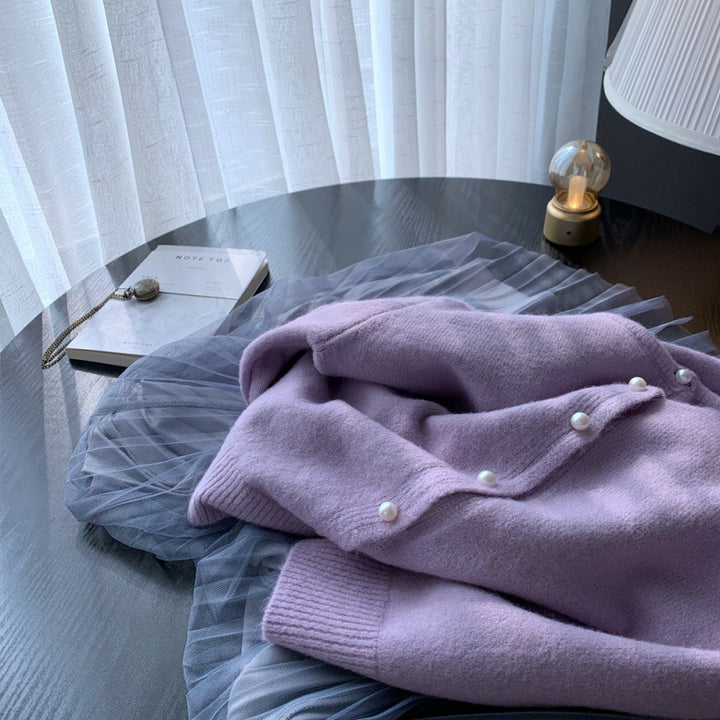 Kvinnors kofta med eleganta pärlknappar och modern design Mirla-Eva Jonsson
