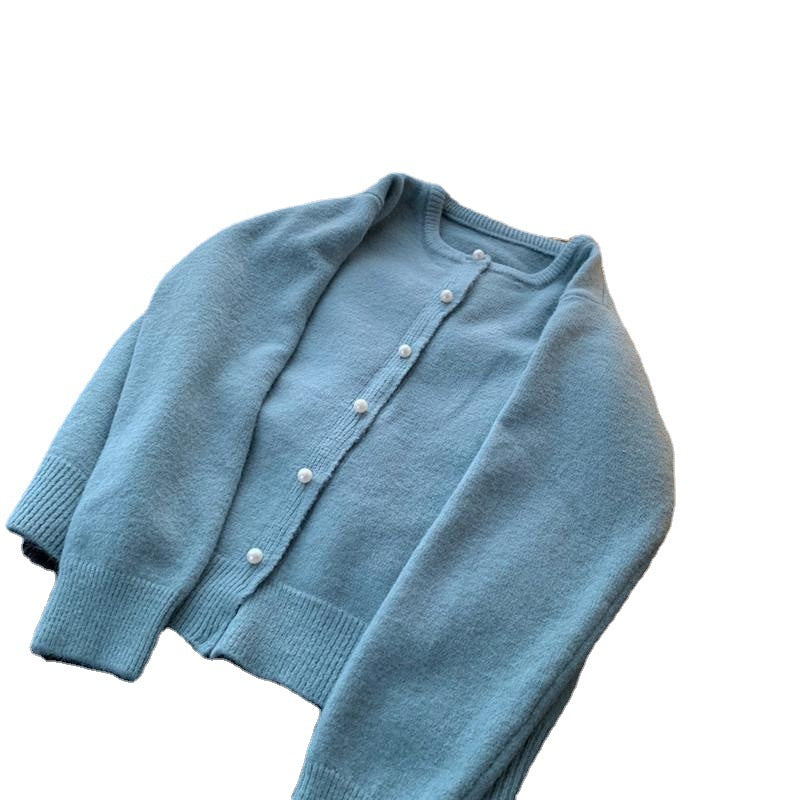 Kvinnors kofta med eleganta pärlknappar och modern design Mirla-Eva Jonsson