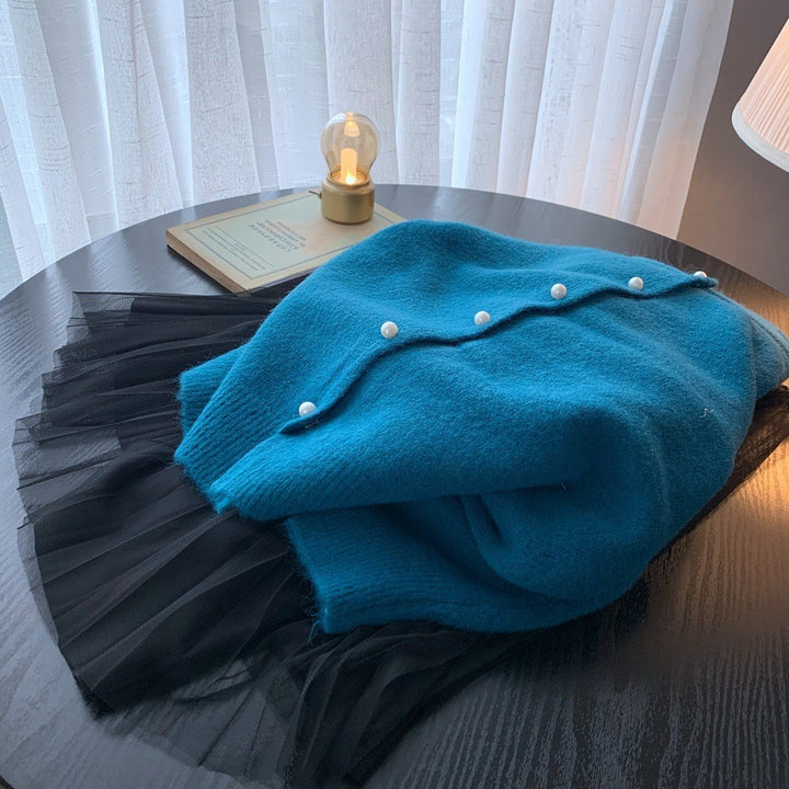 Kvinnors kofta med eleganta pärlknappar och modern design Mirla-Eva Jonsson