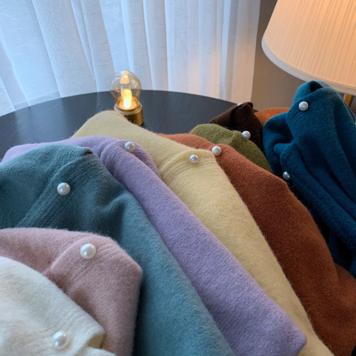 Kvinnors kofta med eleganta pärlknappar och modern design Mirla-Eva Jonsson