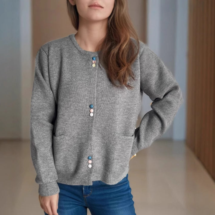 Kvinnors kofta med färgglada knappdetaljer och praktiska fickor Mirla-Eva Jonsson