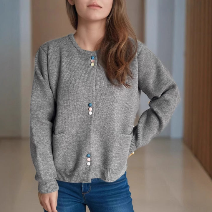 Kvinnors kofta med färgglada knappdetaljer och praktiska fickor Mirla-Eva Jonsson