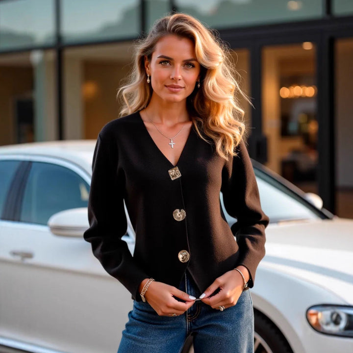 Kvinnors kofta med gyllene knappar och V-hals Mirla-Eva Jonsson