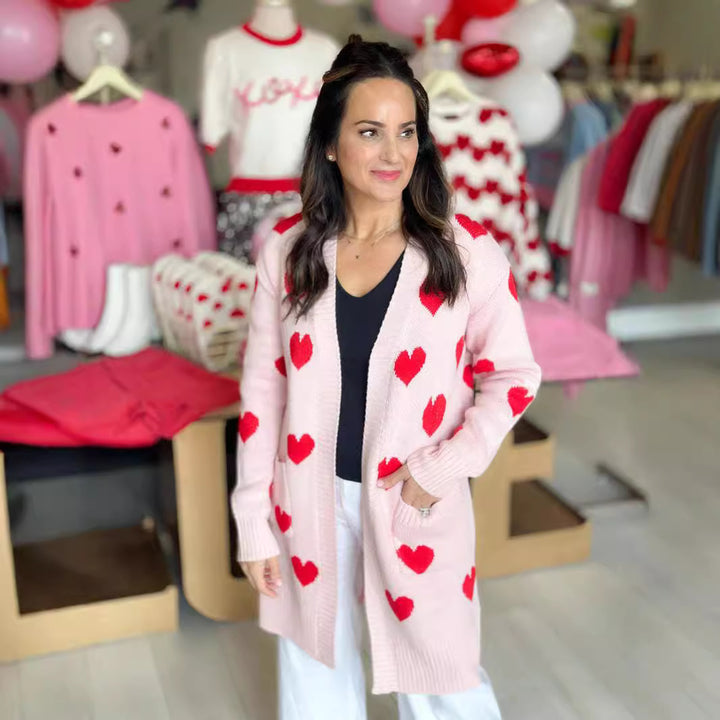 Kvinnors kofta med hjärtformad design och moderiktig längd Mirla-Eva Jonsson