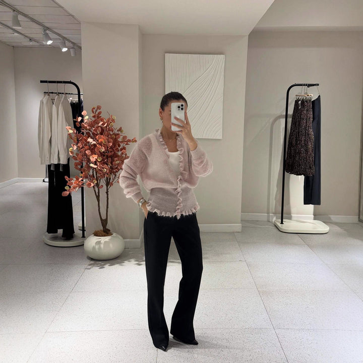 Kvinnors kofta med lekfull ruffle-design Mirla-Eva Jonsson