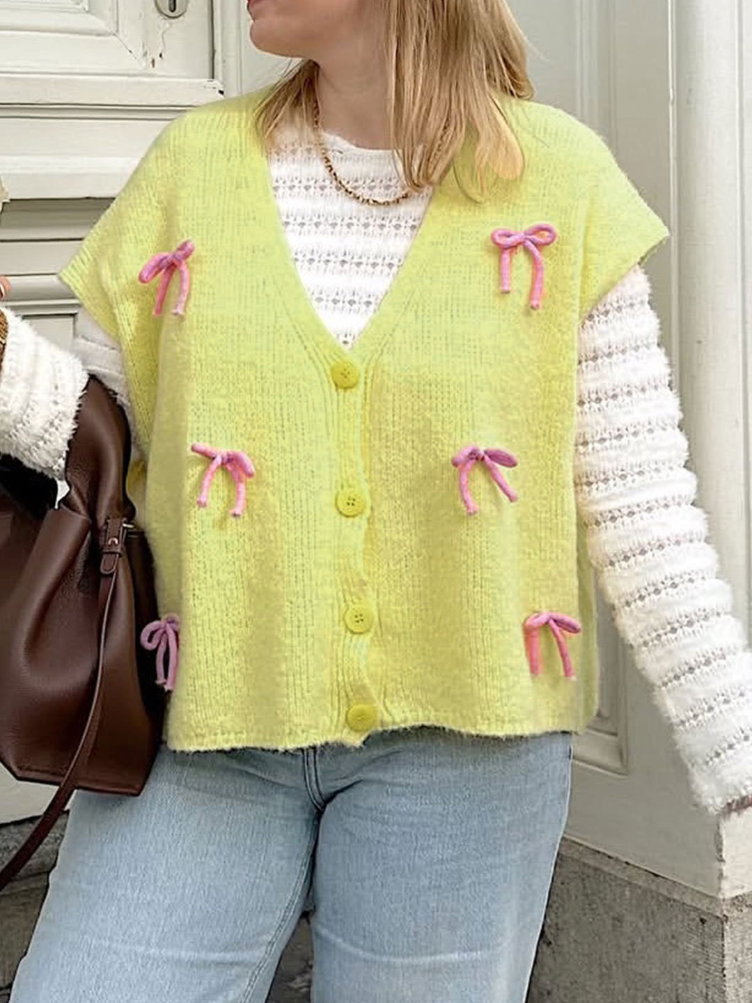 Kvinnors kofta med lekfulla rosett detaljer Mirla-Eva Jonsson