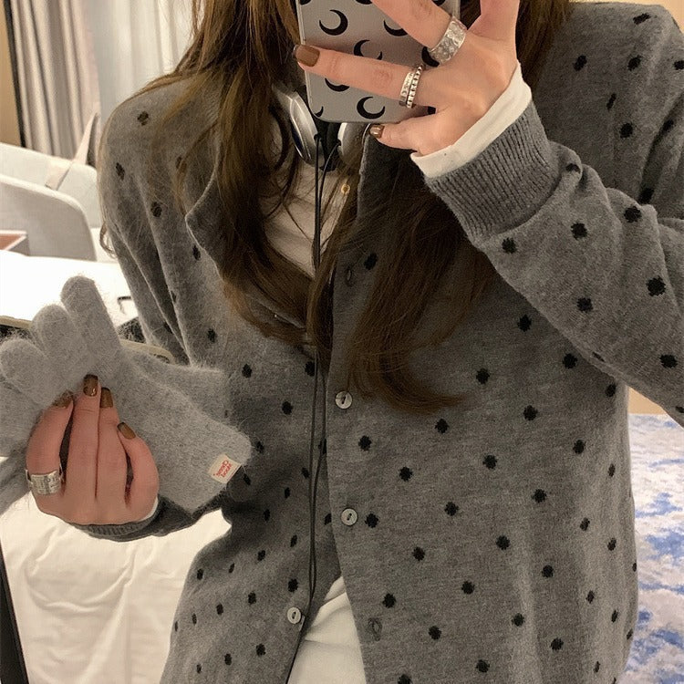 Kvinnors kofta med prickigt mönster och mjukt material Mirla-Eva Jonsson