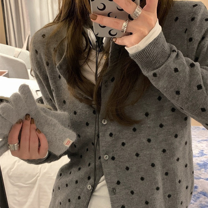 Kvinnors kofta med prickigt mönster och mjukt material Mirla-Eva Jonsson