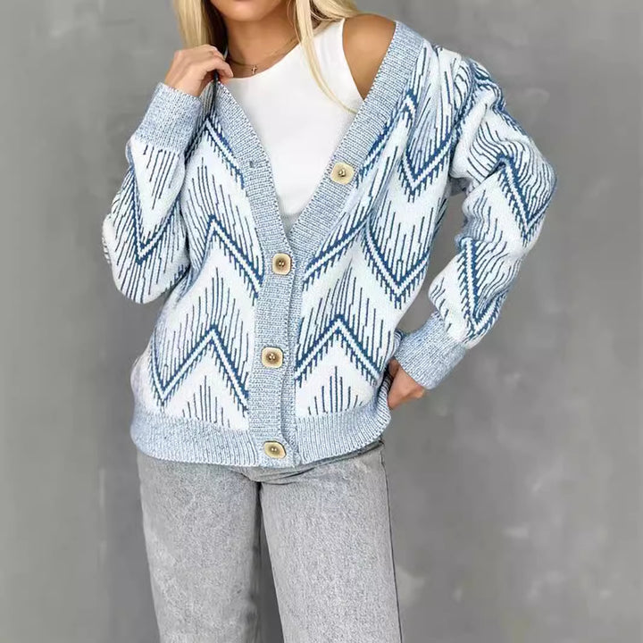 Kvinnors kofta med zigzag-mönster och knappdetaljer Mirla-Eva Jonsson