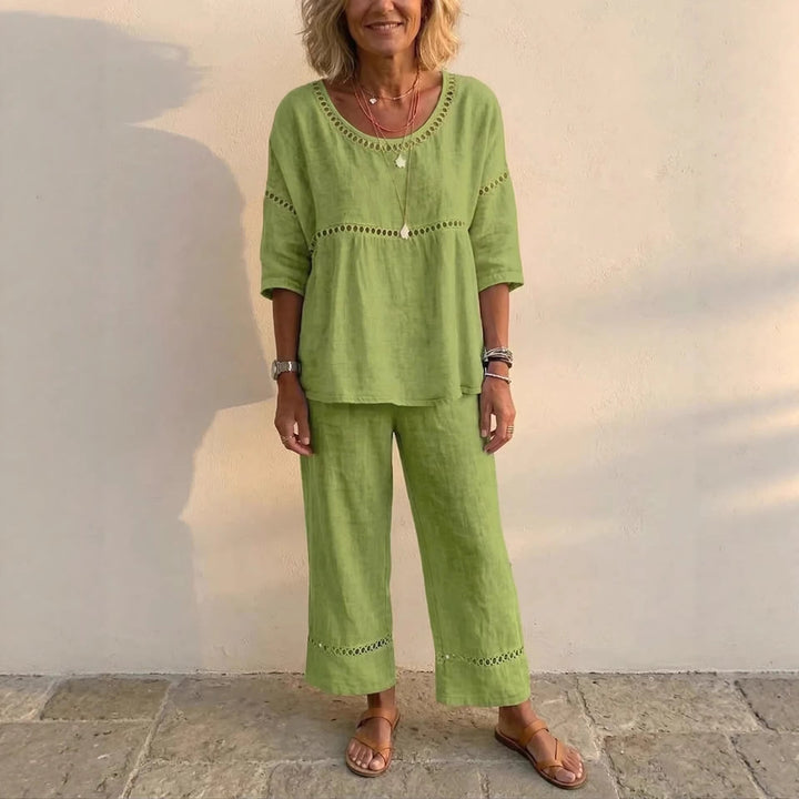 Kvinnors komplett linne loungedräkt med luftig passform och spetsdetaljer Mirla-Eva Jonsson