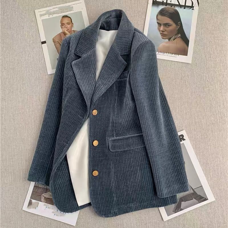 Kvinnors kord blazer med elegant skärning och detaljer av högkvalitativa knappar Mirla-Eva Jonsson