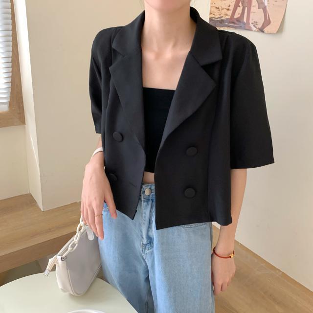 Kvinnors kort blazer med dubbel knappslå och moderiktig skärning-Eva Jonsson