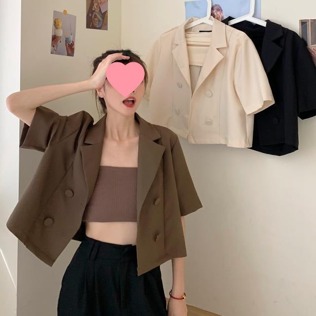 Kvinnors kort blazer med dubbel knappslå och moderiktig skärning-Eva Jonsson