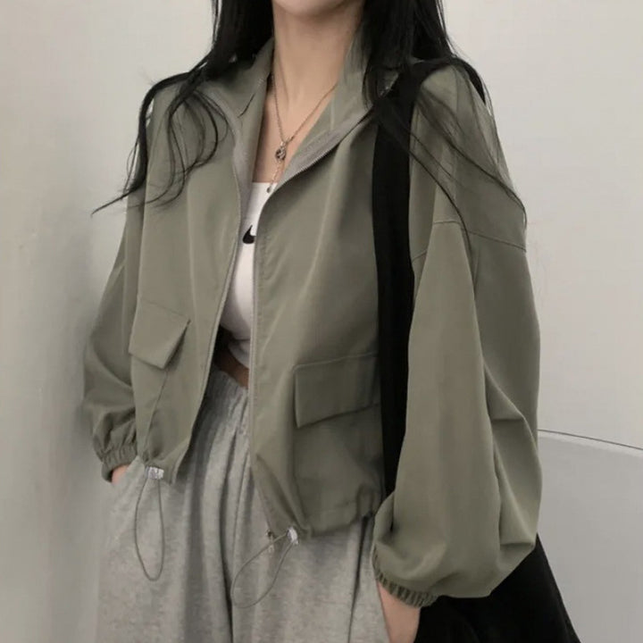 Kvinnors kort jacka med elastiska ärmmuddar och avslappnad passform-Eva Jonsson