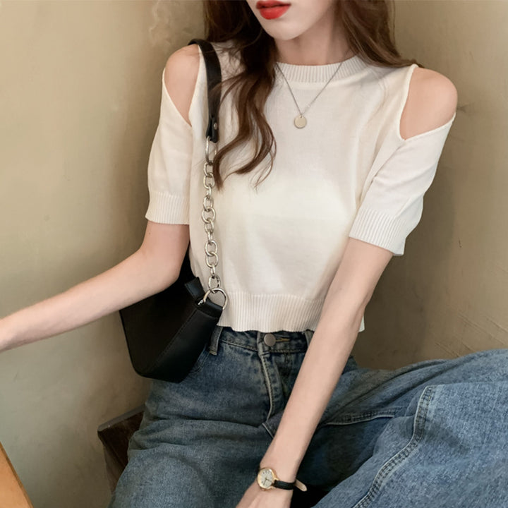 Kvinnors kort topp med off-shoulder design och modern stickad mönster-Eva Jonsson