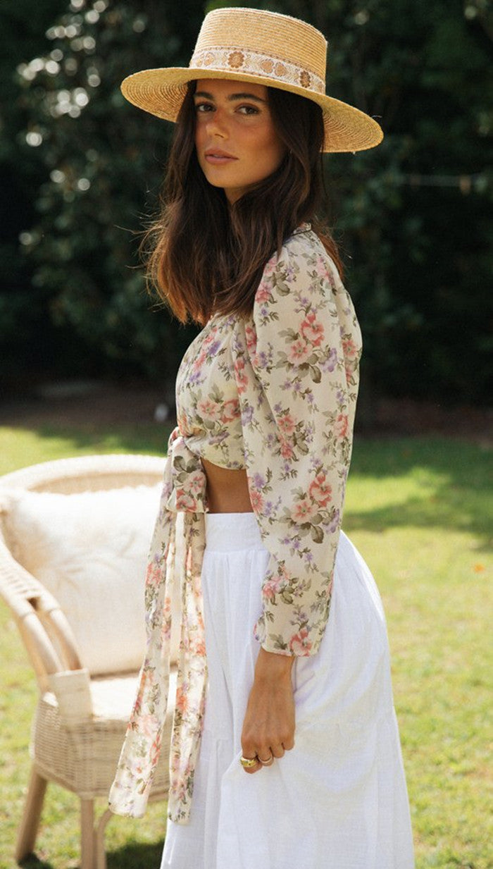 Kvinnors korta crop top med blommönster och knytbälte Mirla-Eva Jonsson