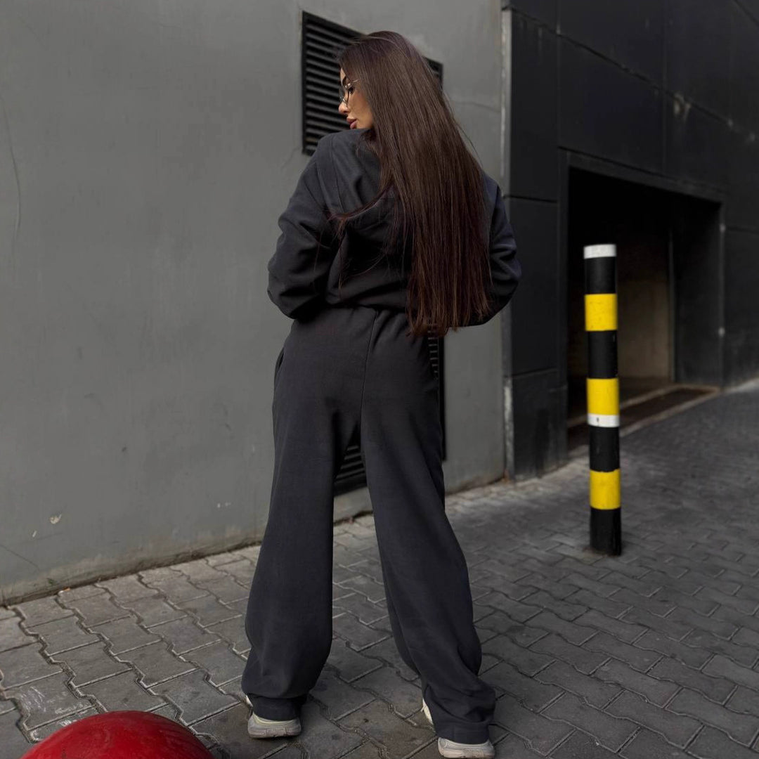 Kvinnors korta fleece-dräkt med praktiska fickor och elastisk midja Mirla-Eva Jonsson