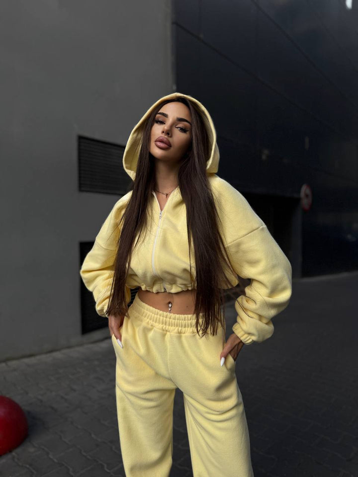 Kvinnors korta fleece-dräkt med praktiska fickor och elastisk midja Mirla-Eva Jonsson