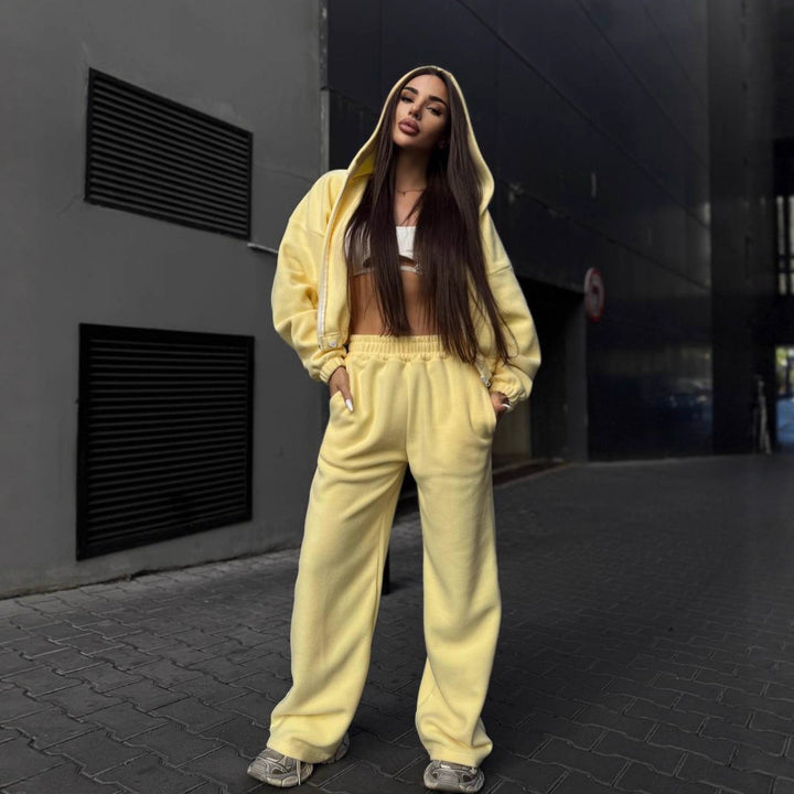 Kvinnors korta fleece-dräkt med praktiska fickor och elastisk midja Mirla-Eva Jonsson