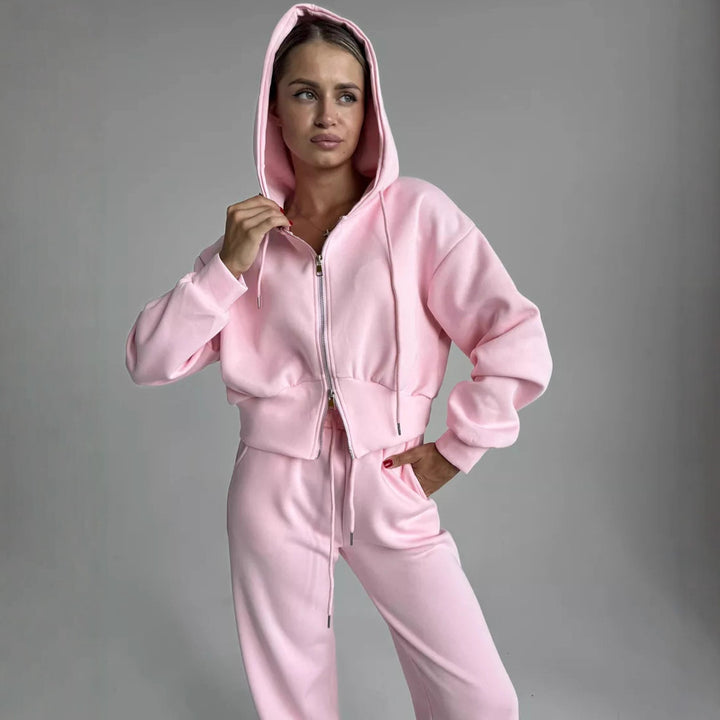 Kvinnors korta hoodie och bekväma joggingbyxor Mirla-Eva Jonsson