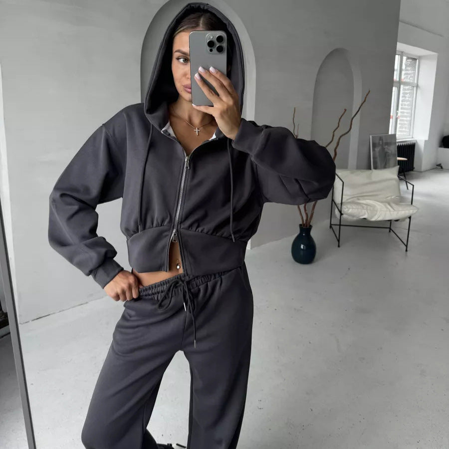Kvinnors korta hoodie och bekväma joggingbyxor Mirla-Eva Jonsson