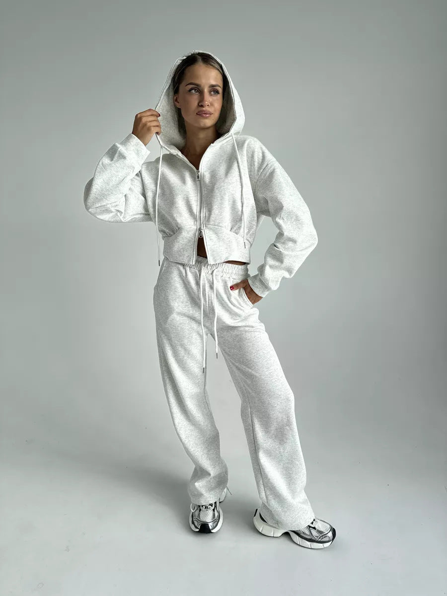 Kvinnors korta hoodie och bekväma joggingbyxor Mirla-Eva Jonsson