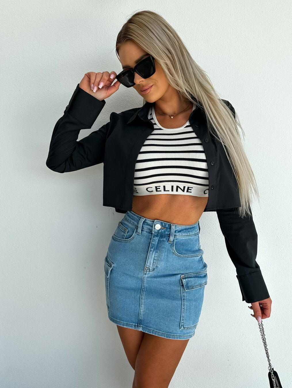 Kvinnors korta jacka med en elegant skärning och modetrender Mirla-Eva Jonsson