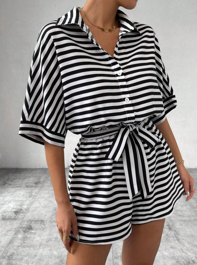 Kvinnors korta jumpsuit med randig design av Mirla-Eva Jonsson