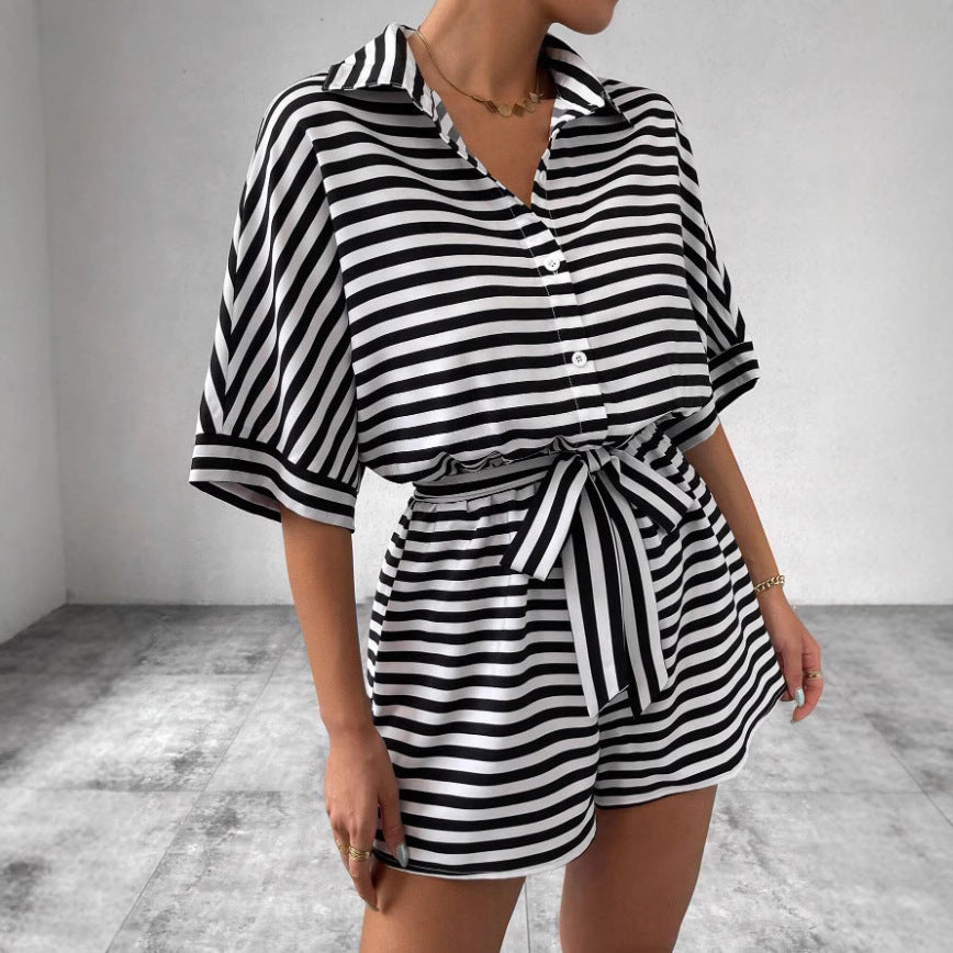 Kvinnors korta jumpsuit med randig design av Mirla-Eva Jonsson