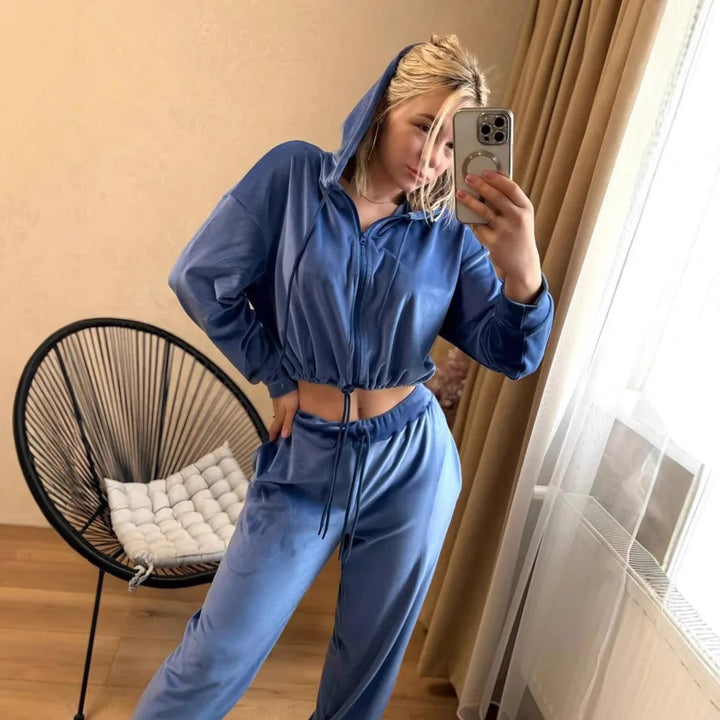 Kvinnors korta sammet leisure suit med huva Mirla-Eva Jonsson