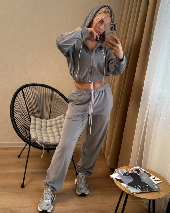 Kvinnors korta sammet leisure suit med huva Mirla-Eva Jonsson