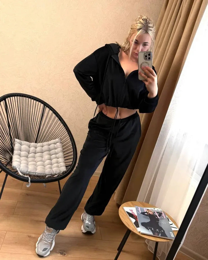 Kvinnors korta sammet leisure suit med huva Mirla-Eva Jonsson