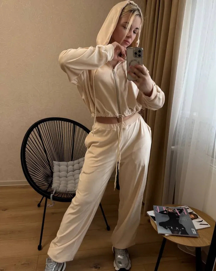 Kvinnors korta sammet leisure suit med huva Mirla-Eva Jonsson