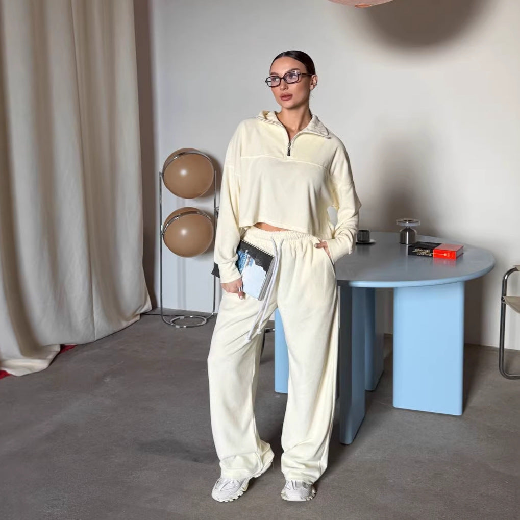 Kvinnors korta sweatshirt med halv dragkedja och vida byxor Mirla-Eva Jonsson