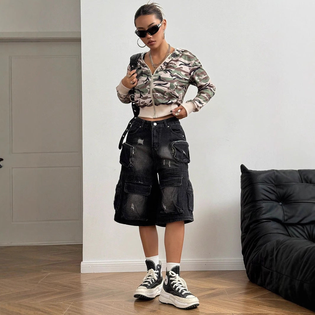 Kvinnors kortad huva jacka i modern kamouflage stil Mirla-Eva Jonsson