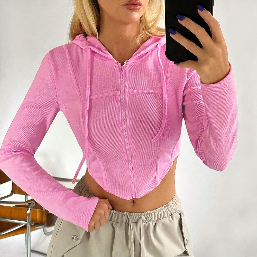 Kvinnors kortad zip hoodie med långa ärmar och en figurfittsande passform Mirla-Eva Jonsson