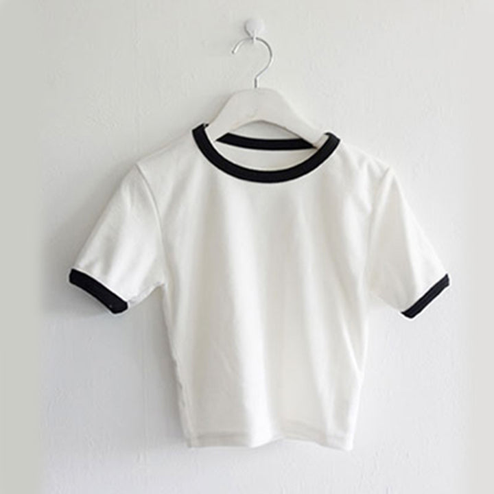 Kvinnors kortärmad T-shirt med kontrasterande ärmslut och avslappnad passform-Eva Jonsson