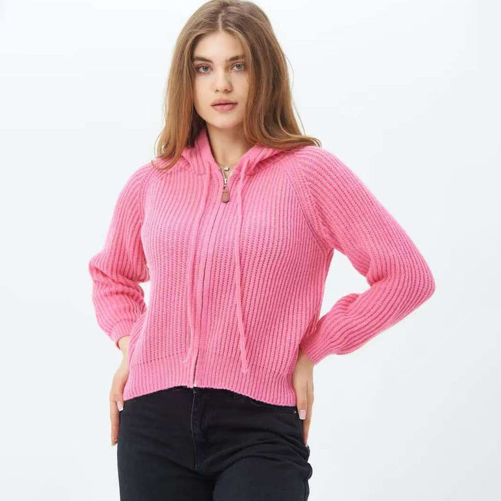 Kvinnors kortärmad hoodie i mjukt ribbat material med praktiska dragsnören Mirla-Eva Jonsson