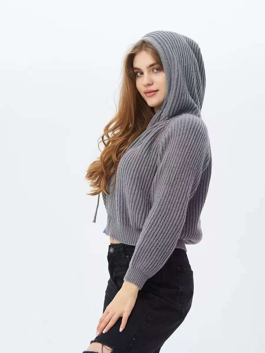 Kvinnors kortärmad hoodie i mjukt ribbat material med praktiska dragsnören Mirla-Eva Jonsson