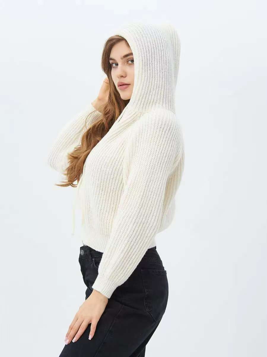 Kvinnors kortärmad hoodie i mjukt ribbat material med praktiska dragsnören Mirla-Eva Jonsson
