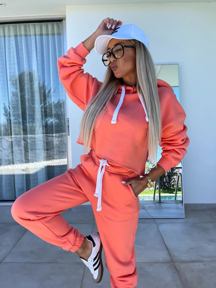 Kvinnors kortärmad hoodie och joggerset med elastiskt midjeband och dragsko Eva Jonsson-Eva Jonsson