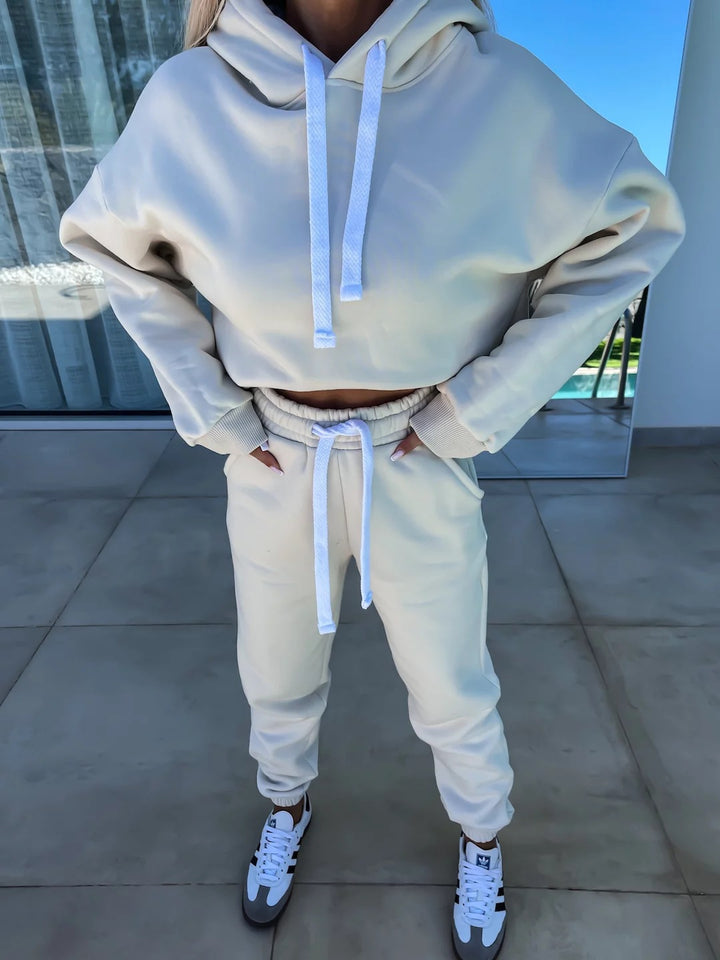 Kvinnors kortärmad hoodie och joggerset med elastiskt midjeband och dragsko Eva Jonsson-Eva Jonsson