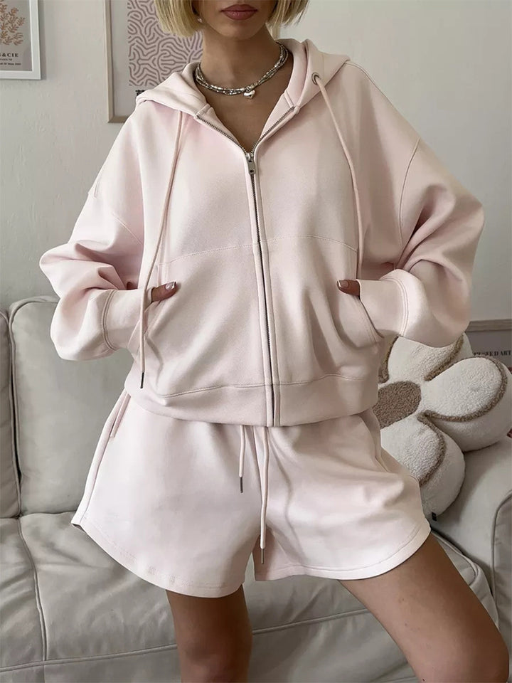 Kvinnors kortärmad hoodie och kort jogger set Mirla-Eva Jonsson