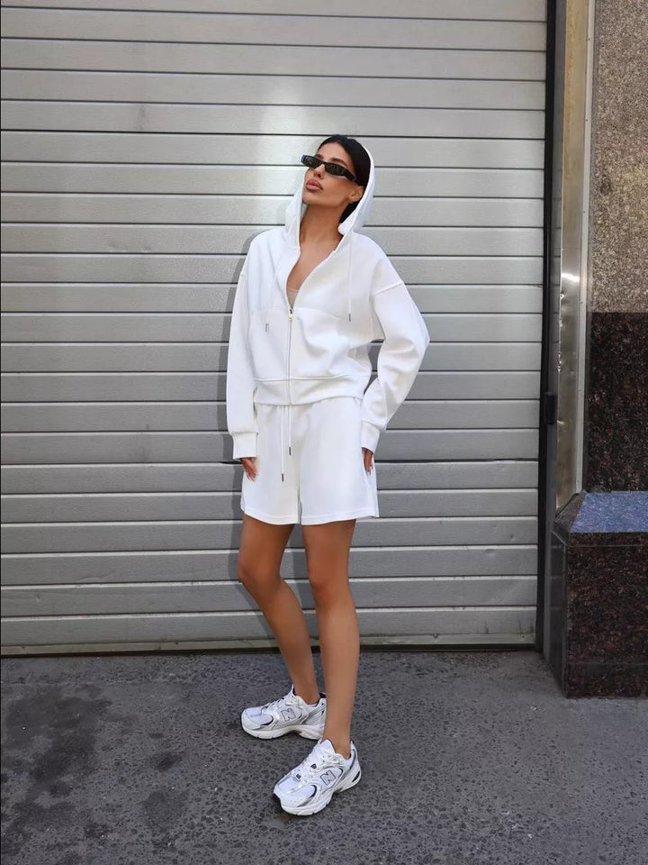Kvinnors kortärmad hoodie och kort jogger set Mirla-Eva Jonsson