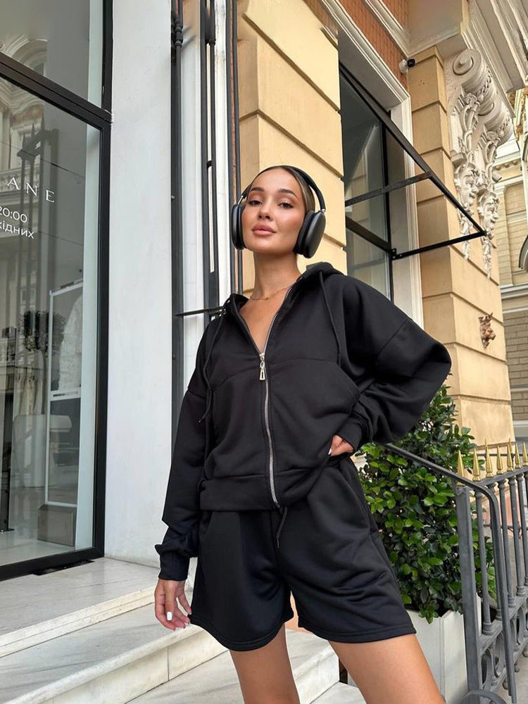 Kvinnors kortärmad hoodie och kort jogger set Mirla-Eva Jonsson