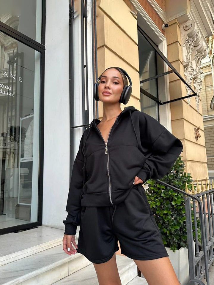 Kvinnors kortärmad hoodie och kort jogger set Mirla-Eva Jonsson